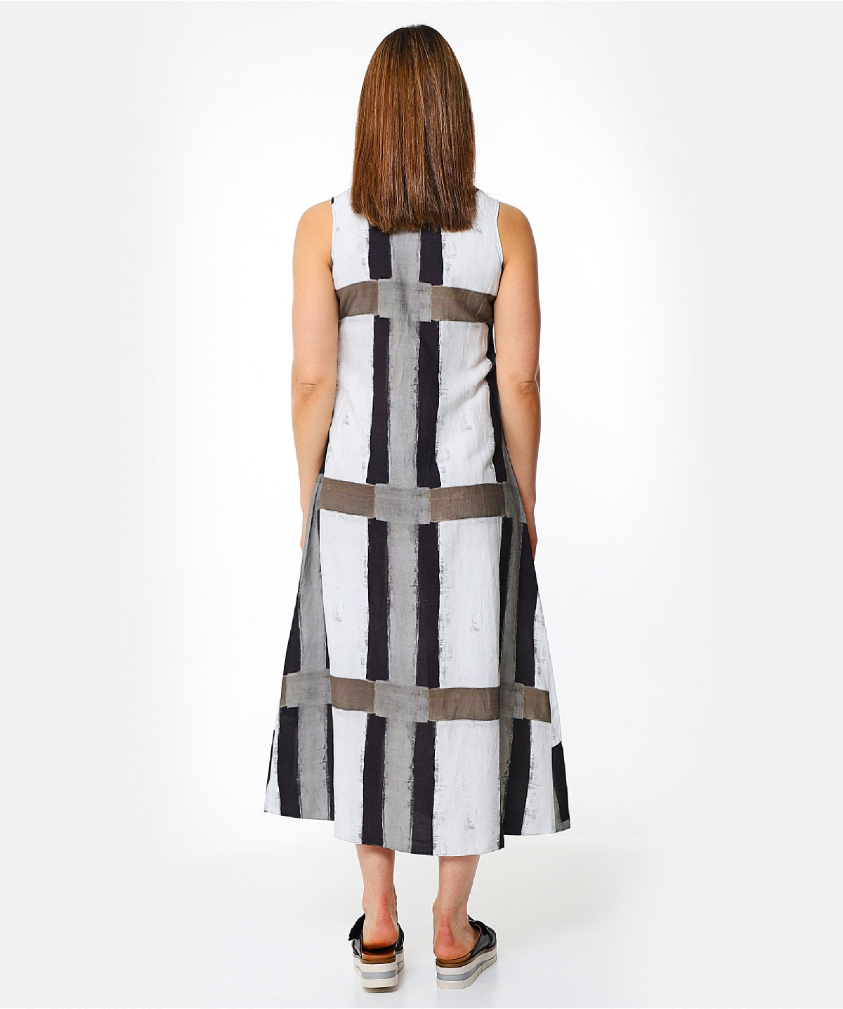Crea-Concept-black-white-dress-back